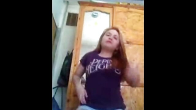 Torrid vörös hajú csaj Renata legújabb pornó filmek izgató szóló maszturbációs videóban