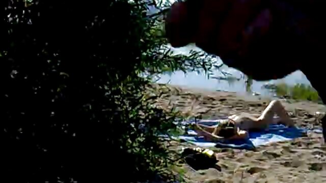 Nagy mellű gyömbér szexbaba hanyag szopást szex ingyen video végez a POV kamerán