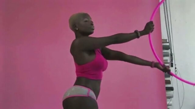 Provokatív barna Victoria Sweet játszik a csábító amator sex videok puncijával